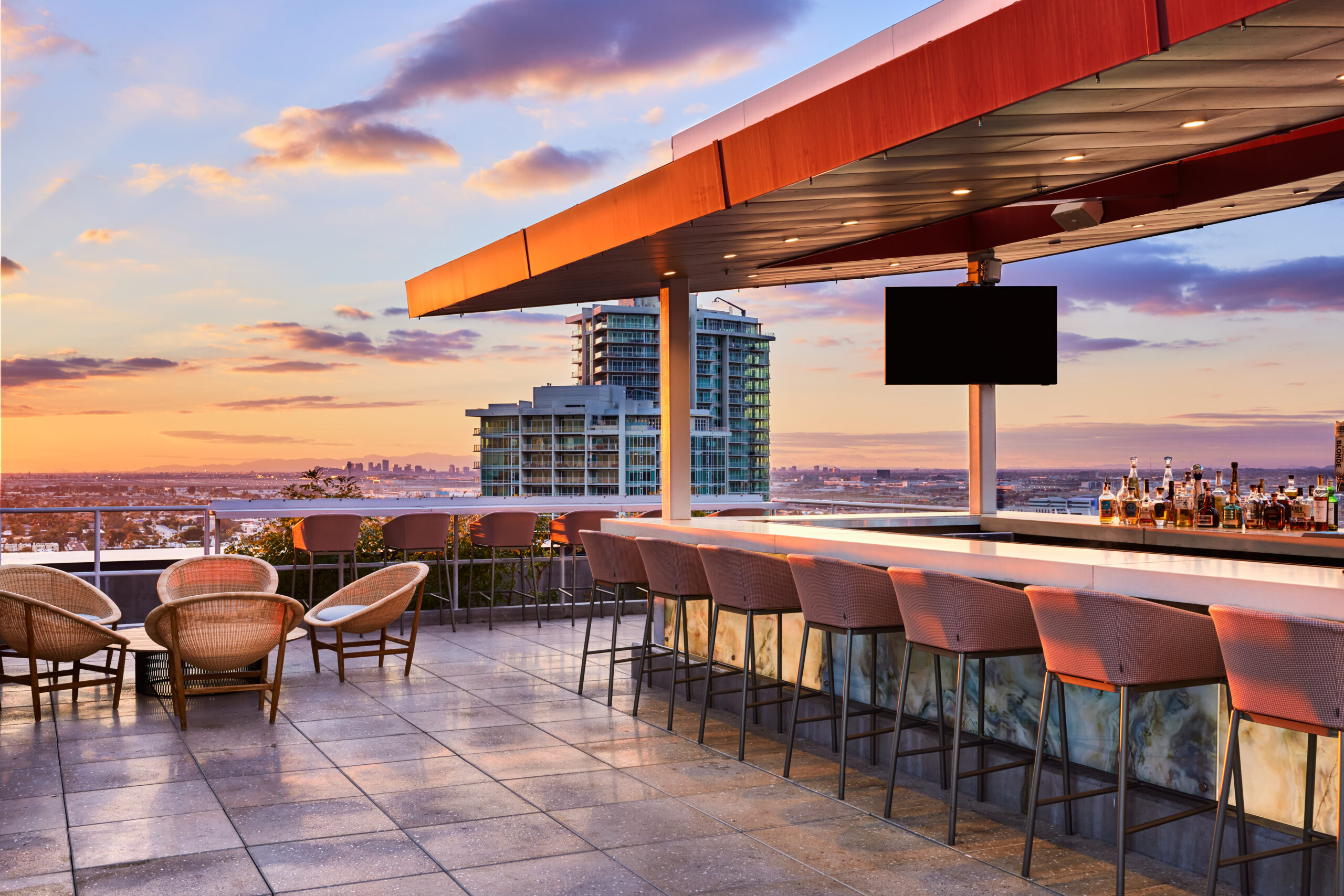 PHXWT_WESTIN_SKYSILL_BAR_SUNSET