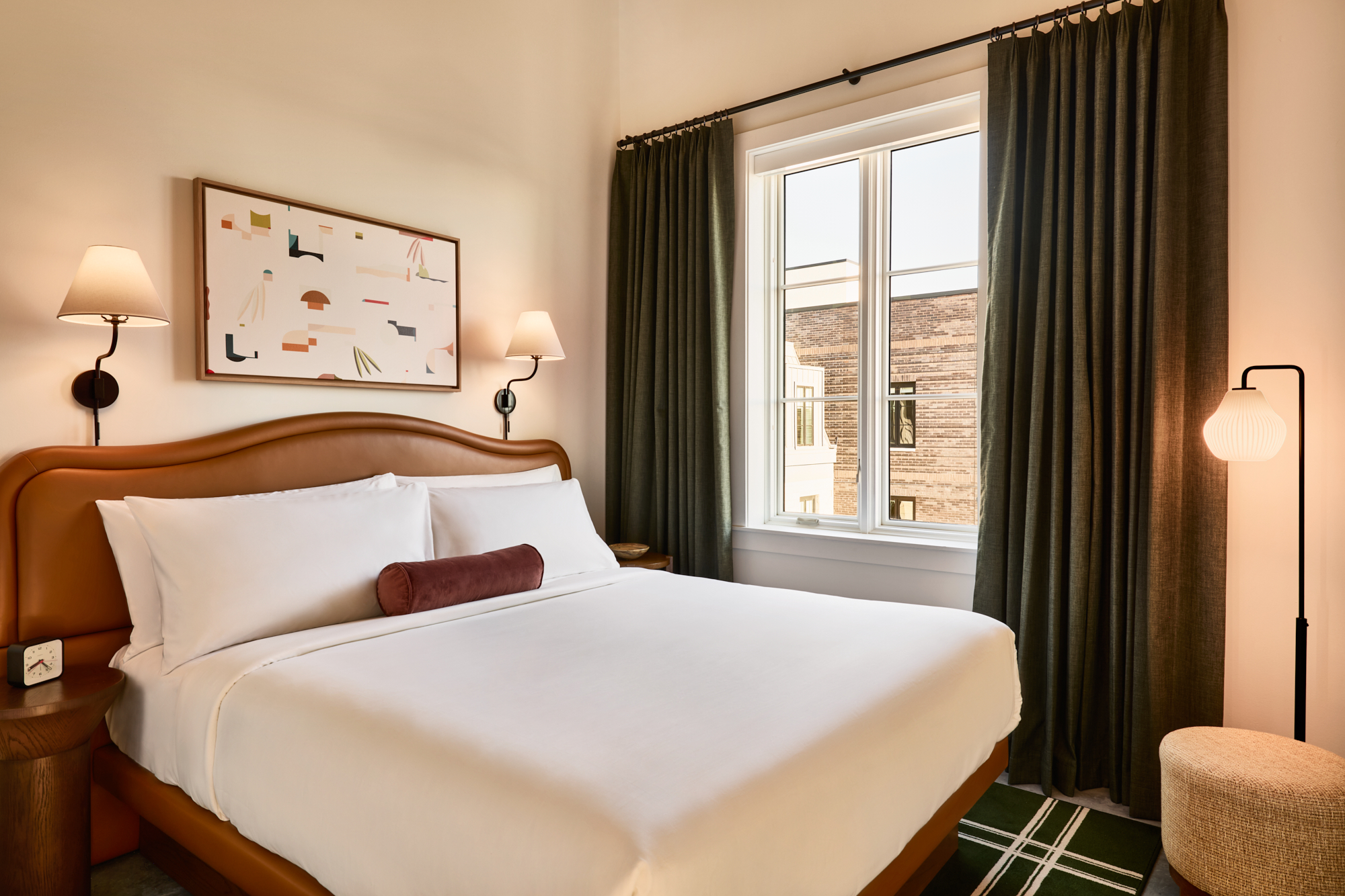 AMB_AnnSavannah_SAVDR_RM619_1BdSuite_Bedroom